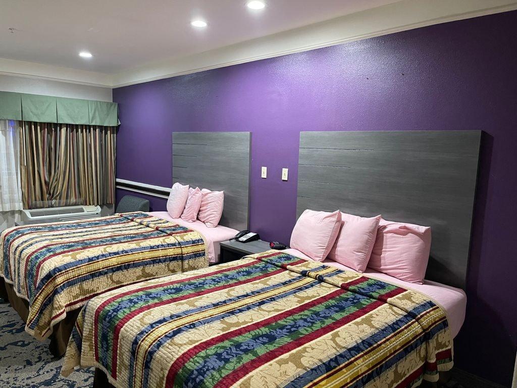 Scottish Inn And Suites Alvin Buitenkant foto