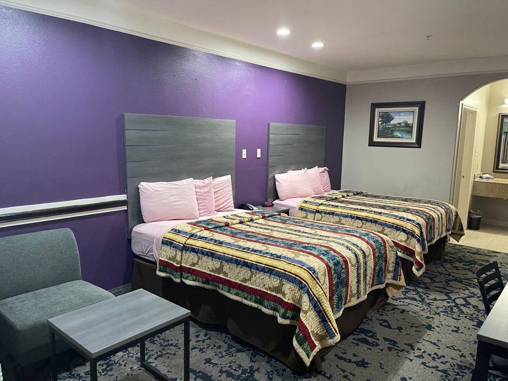 Scottish Inn And Suites Alvin Buitenkant foto