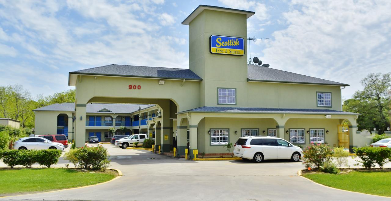 Scottish Inn And Suites Alvin Buitenkant foto