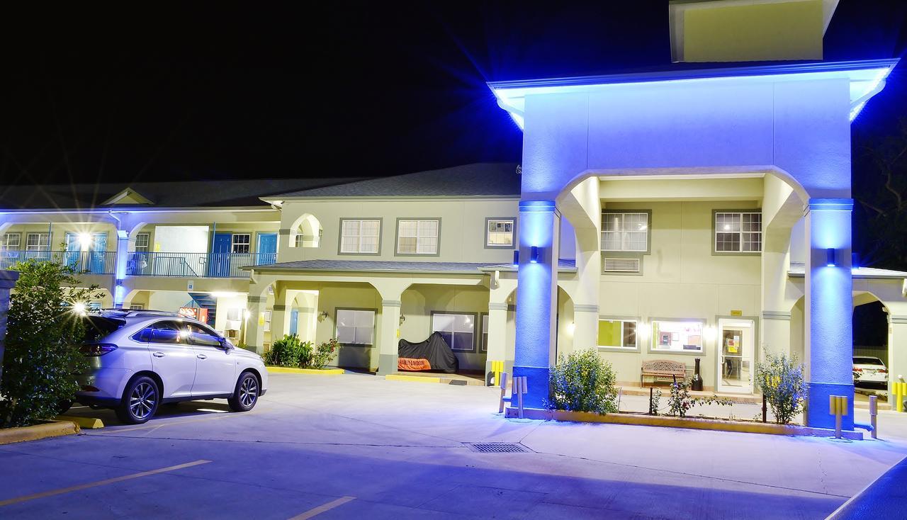 Scottish Inn And Suites Alvin Buitenkant foto