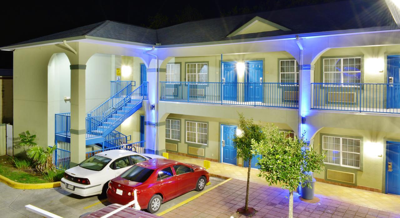 Scottish Inn And Suites Alvin Buitenkant foto