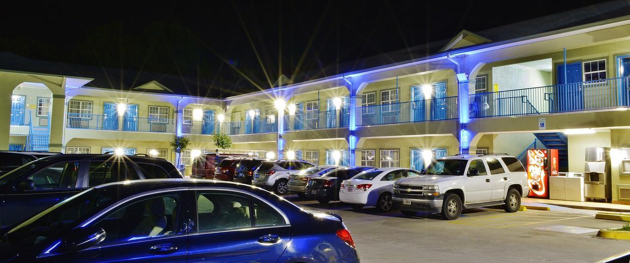 Scottish Inn And Suites Alvin Buitenkant foto