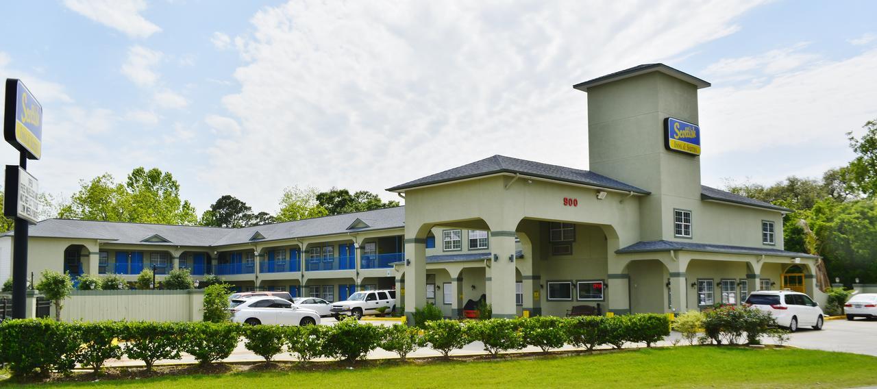 Scottish Inn And Suites Alvin Buitenkant foto