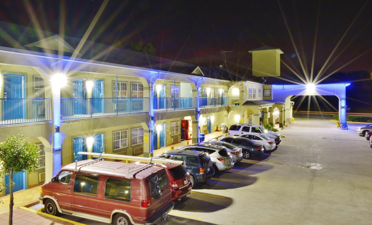 Scottish Inn And Suites Alvin Buitenkant foto