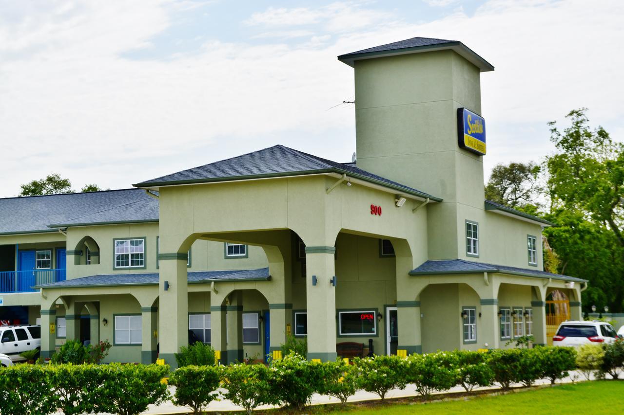 Scottish Inn And Suites Alvin Buitenkant foto
