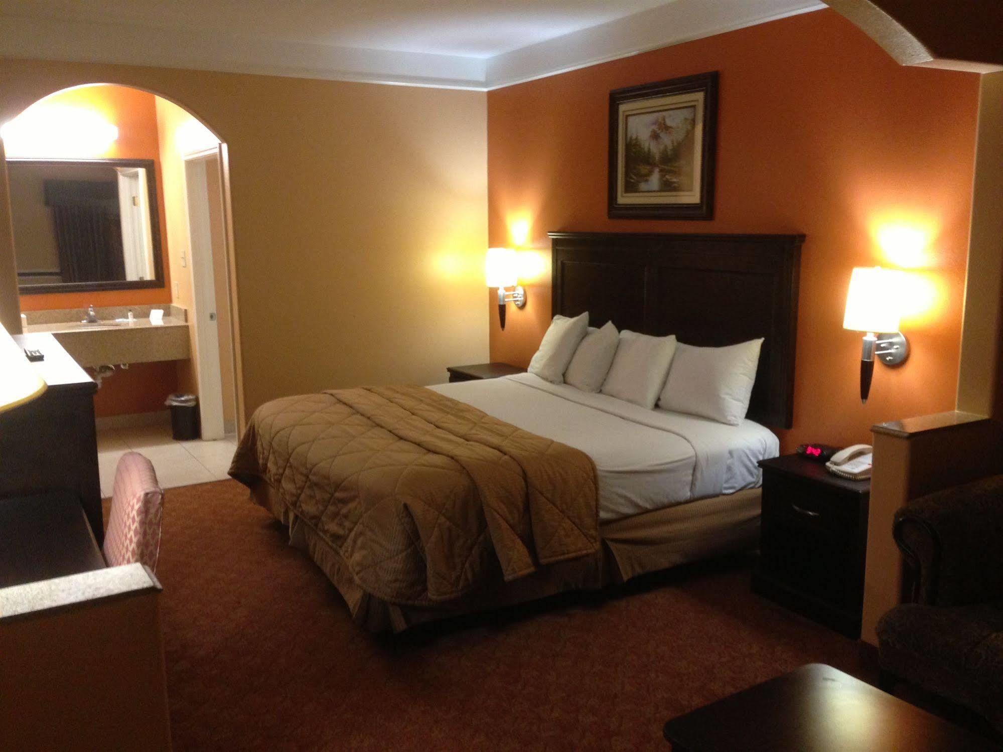 Scottish Inn And Suites Alvin Buitenkant foto