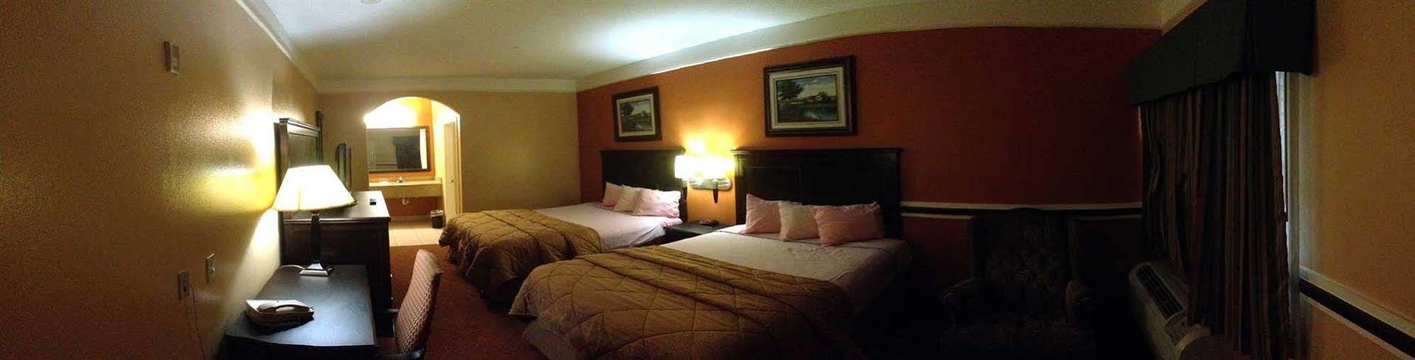 Scottish Inn And Suites Alvin Buitenkant foto